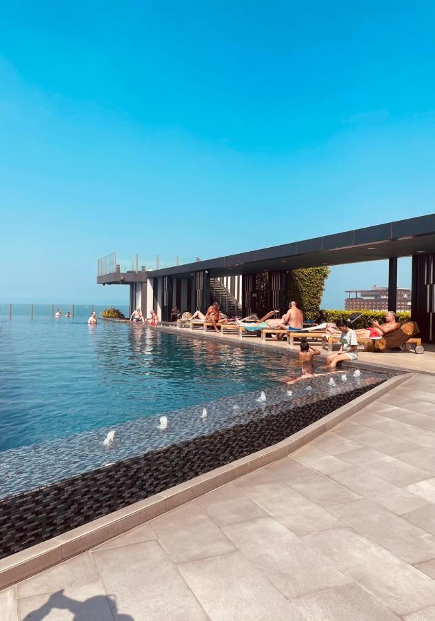 The Base Central Pattaya 2 Bed 2 Bath By Numam Buitenkant foto