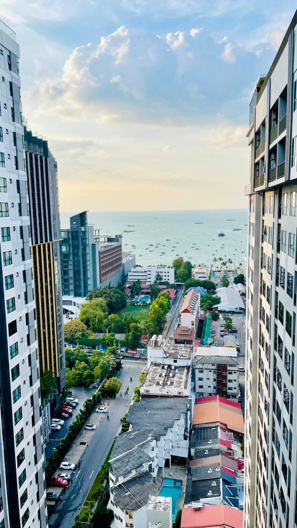 The Base Central Pattaya 2 Bed 2 Bath By Numam Buitenkant foto